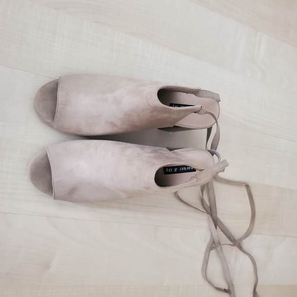 Parker And Sky Open Toe Tan Shoe Size 11 - Picture 8 of 10